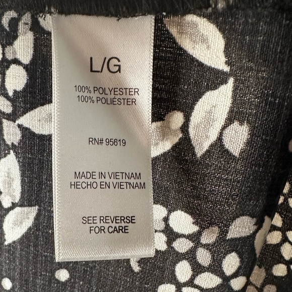 Fever women’s black and white floral blouse size large - Picture 6 of 6